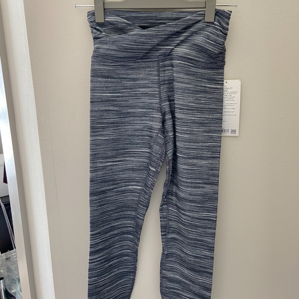 *NWT* Lululemon Align Crop Cross Waist